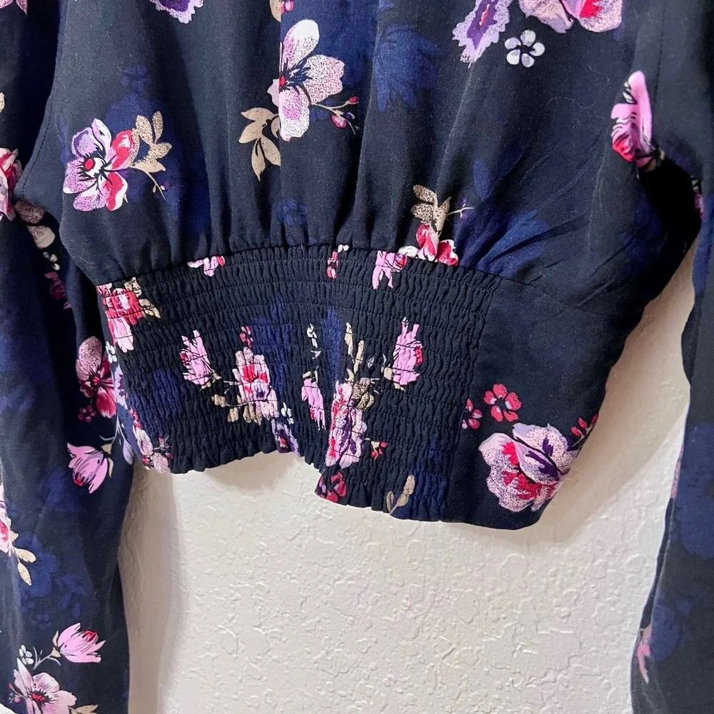 Wild Fable Womens Black Floral Print Cropped Long Flared Sleeve V Neck Top XXL - Picture 8 of 8